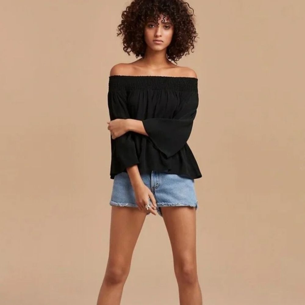 Aritzia Talula Black Marcilly  Off-The-Shoulder Blouse Womens Size XS